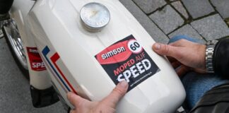 Der brandenburgische Landtag setzt sich einstimmig dafür ein, Tempo 60 auch für re-importierte DDR-Zweiräder der Marke Simson zuzulassen. (Archivbild)
