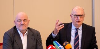 Spiel mit dem Feuer: Wie groß ist die Krise von SPD und BSW? Die SPD/BSW-Regierung von Ministerpräsident Dietmar Woidke (SPD, rechts) und Vize-Regierungschef Robert Crumbach (BSW) ist seit fast einem Jahr im Amt - nun gibt es Streit über die Rundfunkpolitik. (Archivbild)