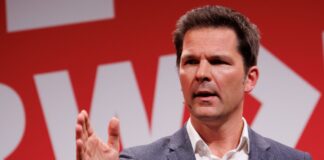 Kritik der Neuköllner Integrationsbeauftragten verärgert SPD Der designierte Spitzenkandidat der Berliner SPD, Steffen Krach, hält die Kritik an seiner Partei für absurd. (Archivbild)