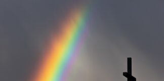 Angebliche Polyhochzeit? Berliner Kirche distanziert sich Angebliche Polyhochzeit? Die evangelische Kirche in Berlin geht auf Distanz. (Symbolbild)