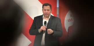 Vizekanzler Klingbeil macht sich für die kriselnde Stahlbranche stark (Archivbild)