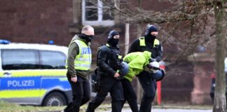 Messerangriff am Holocaust-Mahnmal – Prozess beginnt Eine Woche nach der Tat ließ die Bundesanwaltschaft den Tatverdächtigen in Karlsruhe vorführen. (Archivbild)