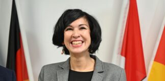 Potsdam feiert Amtsantritt von Oberbürgermeisterin Aubel Noosha Aubel startet mit viel Freude in das Amt als Potsdamer Oberbürgermeisterin. Die Arbeit hat sie bereits aufgenommen, nun folgt die Amtseinführung mit einem Festakt.