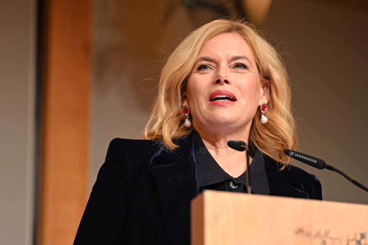 Preisverleihung des «HeldinnenAwards» 2025 Bundestagspräsidentin Julia Klöckner hielt in Berlin eine Laudatio auf die Streetworkerin Sabine Constabel, die sich gegen Prostitution engagiert.