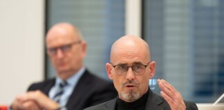 Die SPD/BSW-Koalition - darunter Ministerpräsident Dietmar Woidke (SPD) und BSW-Fraktionschef Niels-Olaf Lüders - berät über zwei umstrittene Medienstaatsverträge (Archivbild).