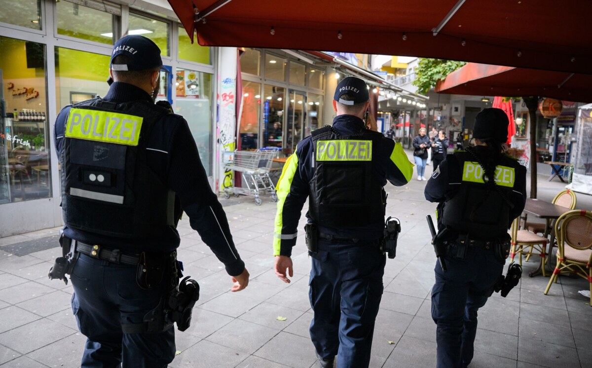 Polizeikontrollen in Berlin Bei Schwerpunktkontrollen gegen die organisierte Kriminalität hat die Berliner Polizei Waffen und andere gefährliche Gegenstände kontrolliert. (Archivbild)