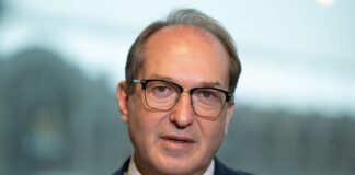 Dobrindt sieht eine abstrakte Terrorgefahr in Deutschland. (Archivbild)