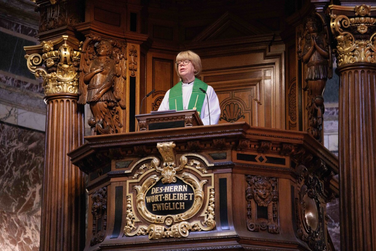 Deutschlandbesuch der zukünftigen Erzbischöfin von Canterbury Die anglikanische Bischöfin Sarah Mullally ist in der Berliner Domgemeinde keine Unbekannte.