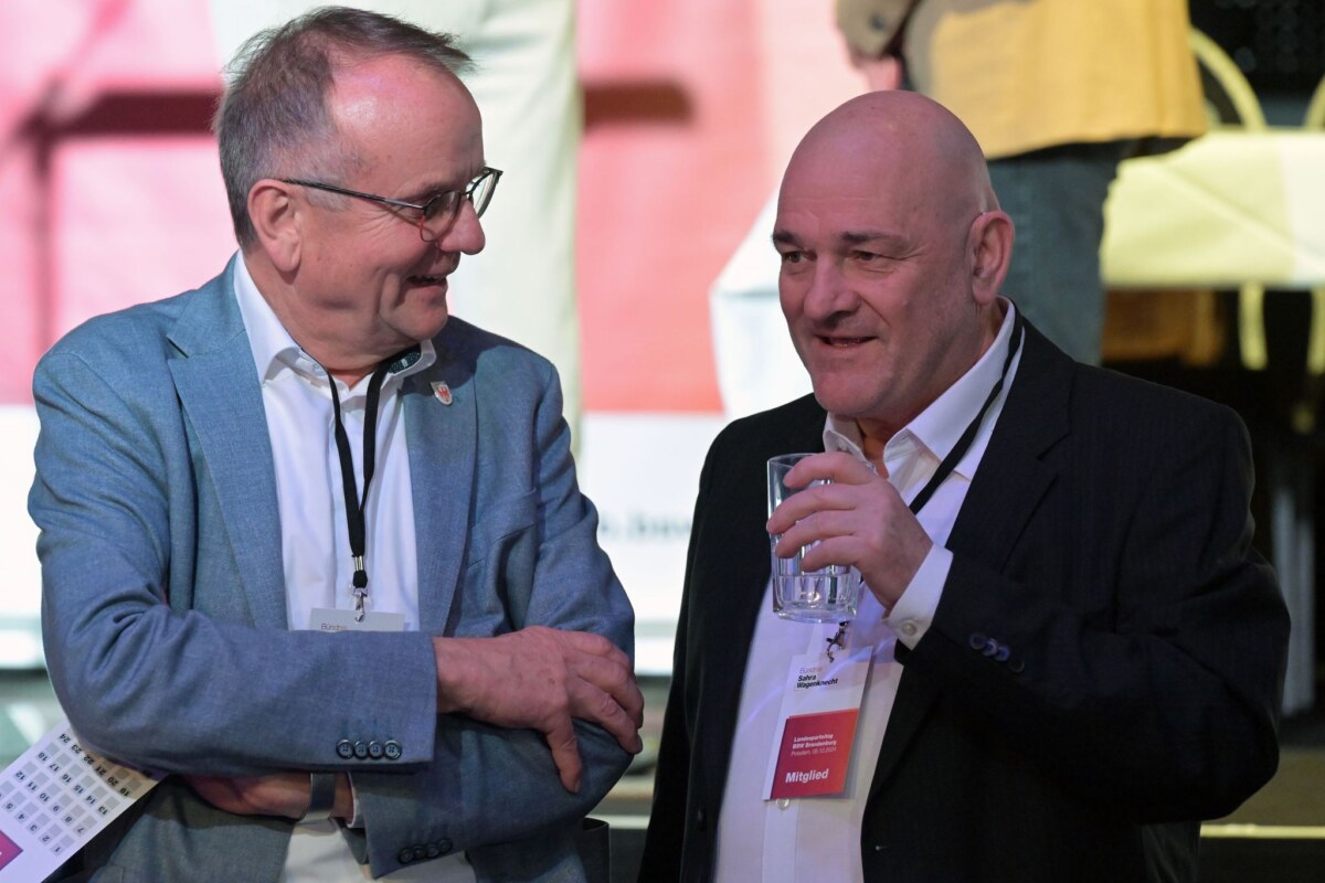 Die Brandenburger BSW-Minister Detlef Tabbert und Robert Crumbach Brandenburgs Verkehrsminister Detlef Tabbert und Finanzminister Robert Crumbach (beide BSW) äußern sich zur Krise im BSW (Archivbild).