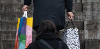 Verkaufsoffene Sonntage in der Vorweihnachtszeit Insbesondere zu Weihnachten brummt das Geschäft im Einzelhandel. (Archivbild)