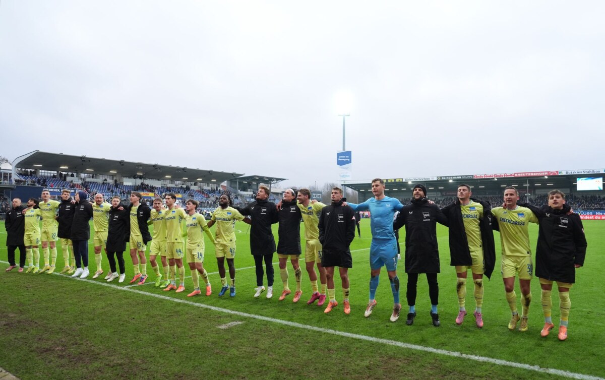Holstein Kiel - Hertha BSC Hertha BSC feiert in Kiel.