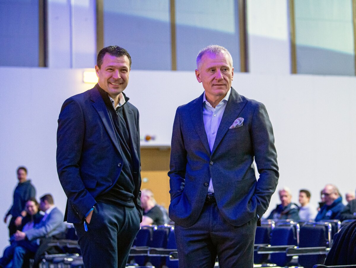 Mitgliederversammlung von Hertha BSC Görlich (r.) konnte die Hertha-Mitglieder begeistern.