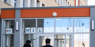 So will Brandenburg die Flüchtlingseinrichtungen neu ordnen Asylbewerber bekommen in den Übergangseinrichtungen unter anderem Sprachkurse.