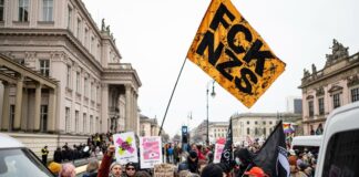 Laut Polizei nahmen rund 1.200 Menschen an der Gegendemo teil.