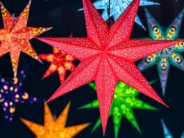 Glühwein und Lichterglanz – wo es in Berlin weihnachtet Traditionell beginnen nach Totensonntag viele Weihnachtsmärkte - so auch in Berlin. (Archivbild)