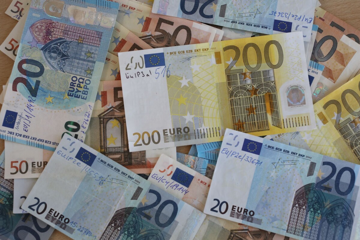 Falschgeld Die Berliner Polizei beschlagnahmte bei Durchsuchungen eine größere Menge Falschgeld. (Illustration)