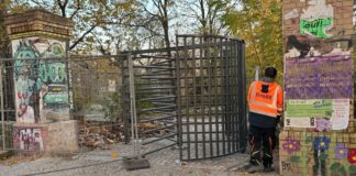 Am Zaun zum Görlitzer Park hantiert – eine Festnahme Polizisten haben in der Nähe eines neu eingebauten Eingangstors am Görlitzer Park in Berlin-Kreuzberg einen 14-Jährigen festgenommen. (Archivbild)