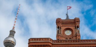 Premiere in Berlin: Ein Hip-Hop-Ball im Roten Rathaus Im Roten Rathaus wird ein Hip-Hop-Ball gefeiert. (Archivbild)