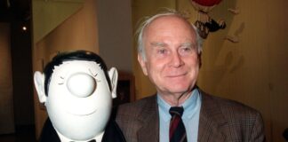 Vicco von Bülow (1923-2011) alias Loriot mit einer Figur des Knochennasenmanns - ein Markenzeichen des großen Humoristen. (Archivbild)