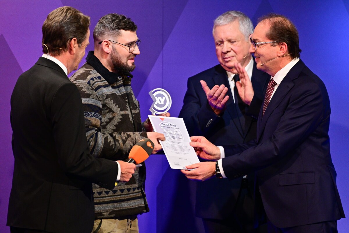 Verleihung des XY-Preises für Zivilcourage Thomas Köpplin (zweiter von links) aus Schweinfurt wurde geehrt.