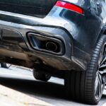 Bauschaum-Attacken: Verdacht auf versuchte Wahlbeeinflussung Nach einer Serienattacke auf Auspuffrohre von Fahrzeugen hat die Staatsanwaltschaft neue Erkenntnisse. (Symbolfoto)