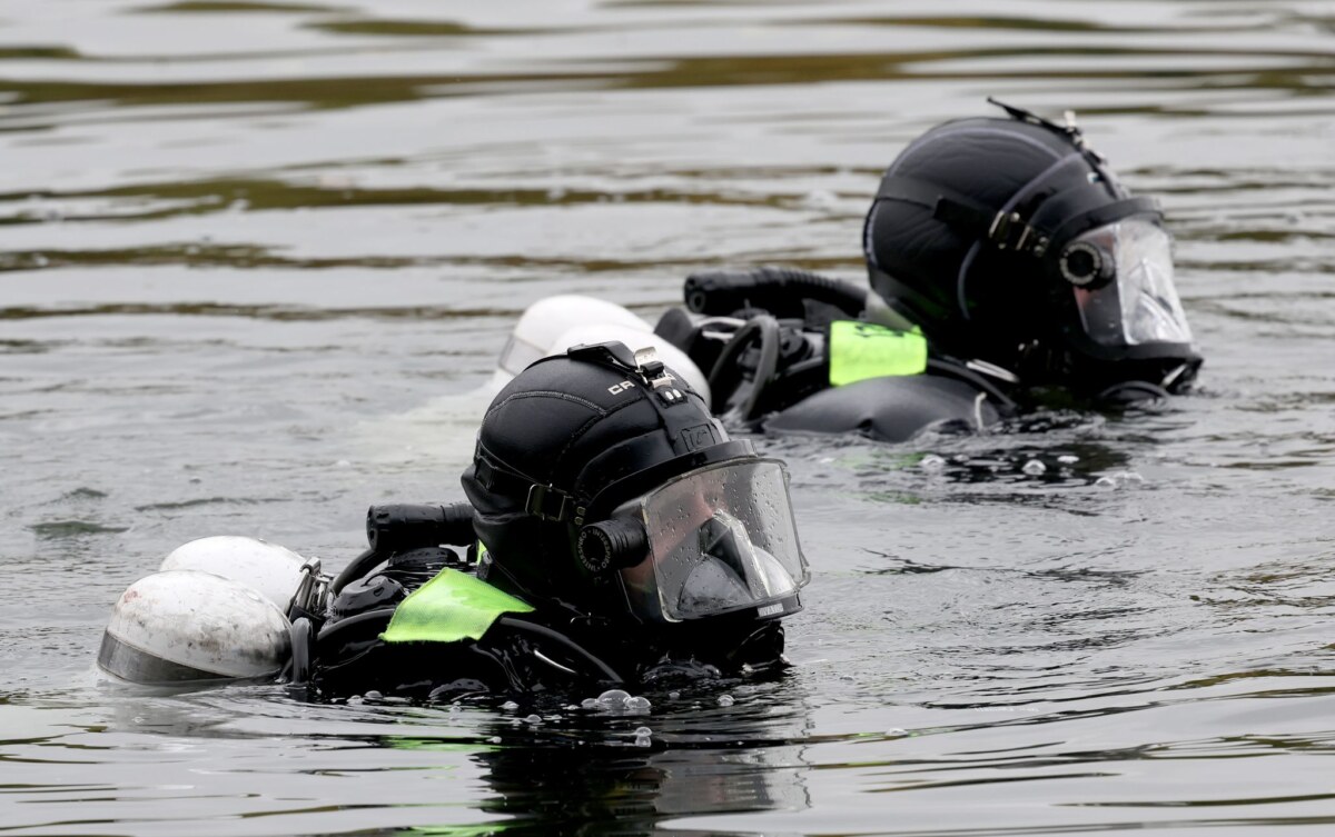Taucher Taucher suchen nach dem Vermissten im Geierswalder See. (Symbolbild)