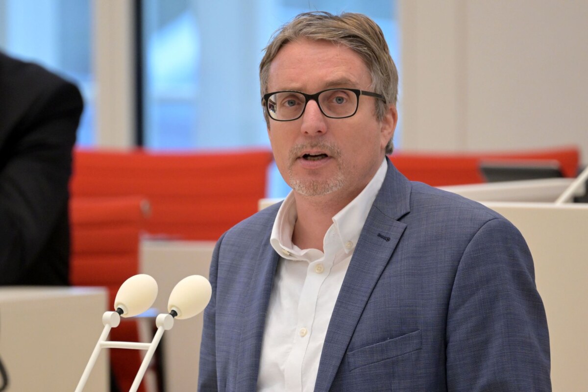 SPD-Fraktionschef Lüttmann Brandenburgs SPD-Fraktionsvorsitzender Björn Lüttmann geht auf die Bedenken des Koalitionspartners BSW zu zwei Medienstaatsverträgen ein (Archivbild).