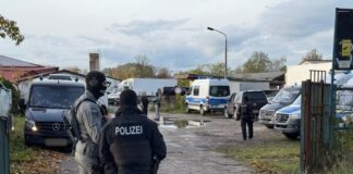 Entsorgung nach Drogenfund in Nauen fast abgeschlossen Ein großes Drogenlabor in Brandenburg wird durchsucht.