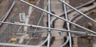 Nach Oberleitungsschaden: Keine Entwarnung für Bahn-Pendler Pendler zwischen Berlin und Dresden brauchen weiter Geduld: Nach einem Unfall in Großenhain bleibt die Strecke beeinträchtigt. (Symbolbild)