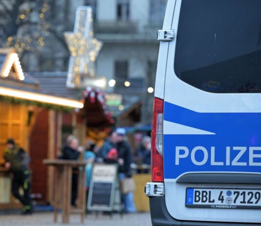 Besinnliche Betonpoller: Wie sicher sind Weihnachtsmärkte? Die Veranstalter von Weihnachtsmärkten achten nach eigenen Angaben auf die Sicherheit. (Symbolbild)