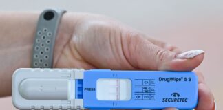 Kokain und Cannabis am Steuer – Polizei stoppt Fahrer Die Polizei nutzt bei Verkehrskontrollen Drogenschnelltests. (Symbolbild)