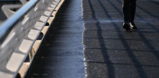 Wintersonne trifft Glättegefahr – Autofahrer aufgepasst Kaltes Winterwetter ist für Berlin und Brandenburg angekündigt. (Symbolbild)