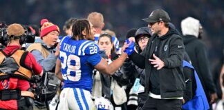 Das beeindruckte NFL-Coach Steichen am Berliner Publikum Steichen (r.) war von der Stimmung in Berlin begeistert.