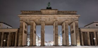 Schneefall und Frost – Glättegefahr auf Berlins Straßen Der erste Schnee des Winters in Berlin fiel in der Nacht zum Montag.