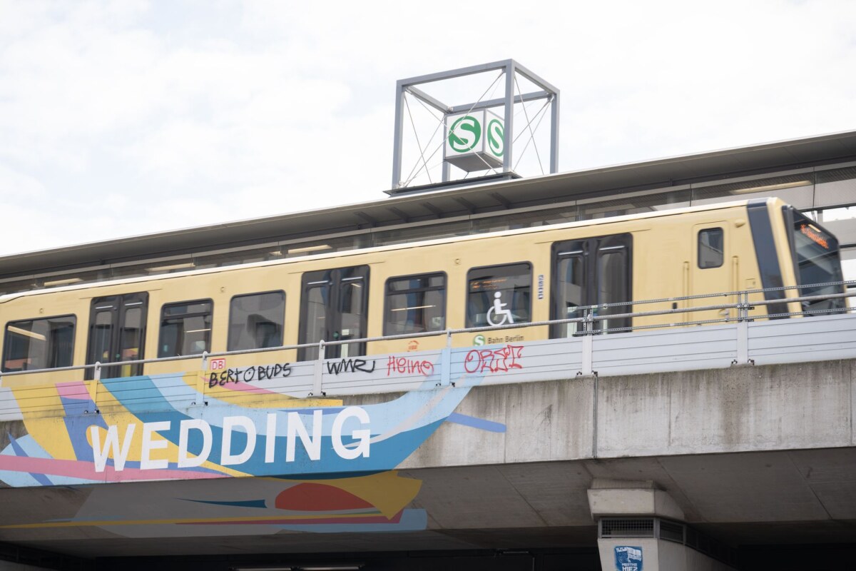 Haltestelle Wedding An zwei Tagen kann an der S- und U-Bahnstation Wedding Kleidung gespendet werden. (Symbolbild)