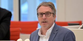 Der Brandenburger SPD-Fraktionsvorsitzende Björn Lüttmann richtet angesichts der Koalitionskrise einen Appell an das BSW. (Archivbild)