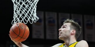 Auch Co-Kapitän Delow sieht sein Team im Aufschwung. (Archivbild)