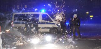 Bei der Silvesternacht in Berlin kommt es immer wieder zu umfangreichen Polizeieinsätzen. (Archivbild)
