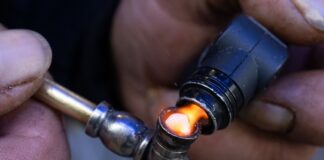 Meistens wird Crack in einer Pfeife geraucht, in seltenen Fällen wird es gespritzt. (Archivbild)