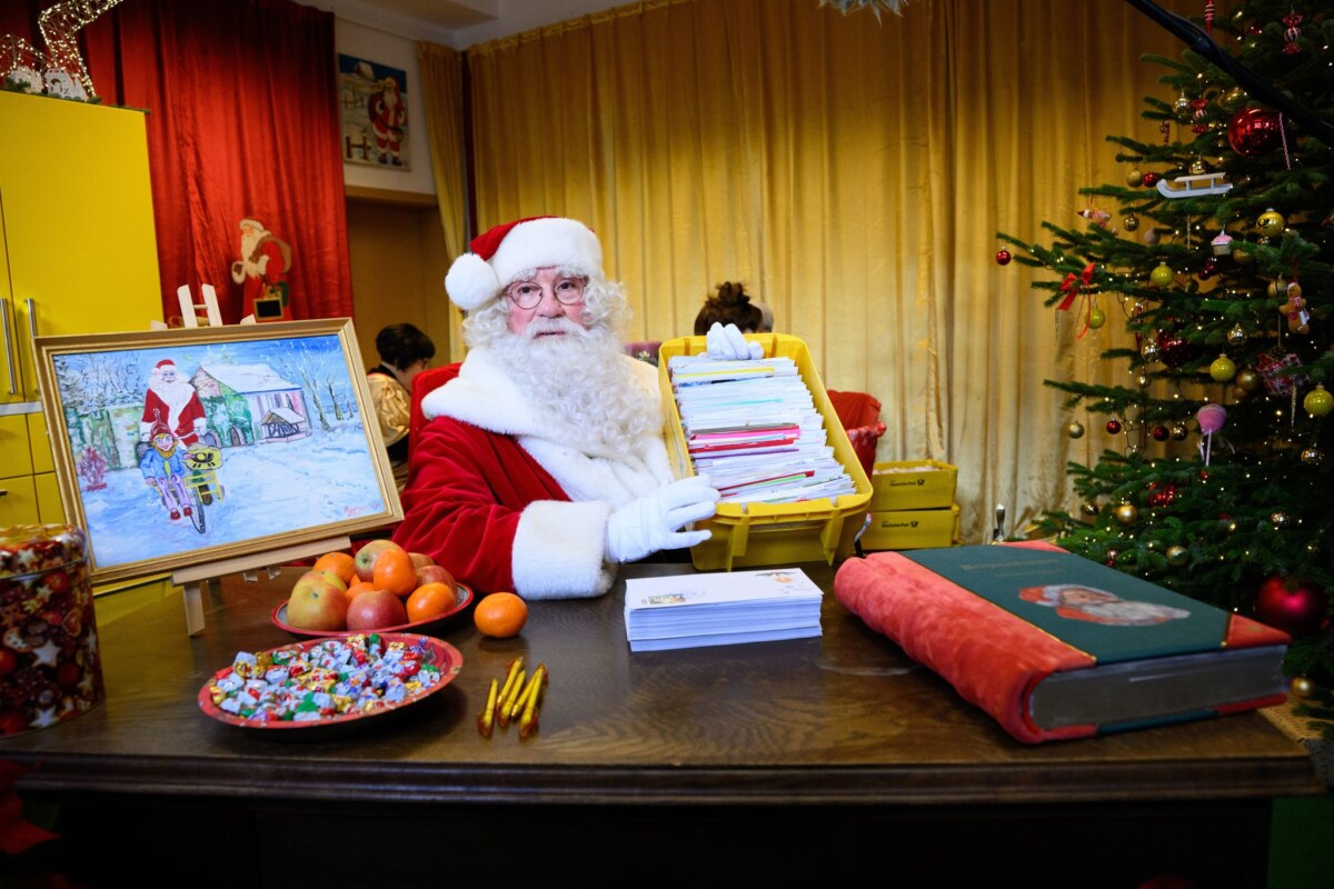 Ankunft des Weihnachtsmannes in Himmelpfort In Himmelpfort ist die zentrale Poststelle des Weihnachtsmannes in Brandenburg. (Archivbild)