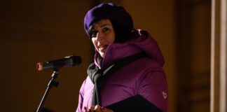 Hunderte gegen Rechts – zwei Jahre nach Potsdamer Treffen Noosha Aubel (parteilos) fordert einen stärkeren Einsatz gegen Rechtsextremismus.