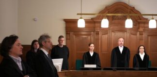 Ein 38-jähriger Mann ist wenige Monate nach seiner Verurteilung wegen Vergewaltigung einer Abiturientin in einem zweiten Prozess um weitere Opfer zu fünfeinhalb Jahren Haft mit anschließender Sicherungsverwahrung verurteilt worden. (Archivbild)