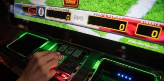 Trotz jahrzehntelanger Praxis dürfen im Neuköllner Bowling-Center keine neuen Geldspielautomaten aufgestellt werden. (Symbolbild)