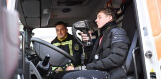 Eine Berliner Schule arbeitet mit der Feuerwehr für ein reguläres Unterrichtsfach «Retten und Schützen» zusammen. 