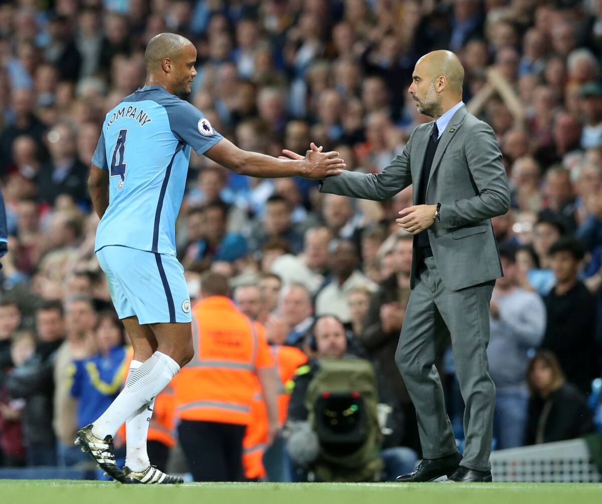 Vincent Kompany und Pep Guardiola Vincent Kompany (l) und Pep Guardiola verbindet eine besondere Beziehung. (Archivbild)