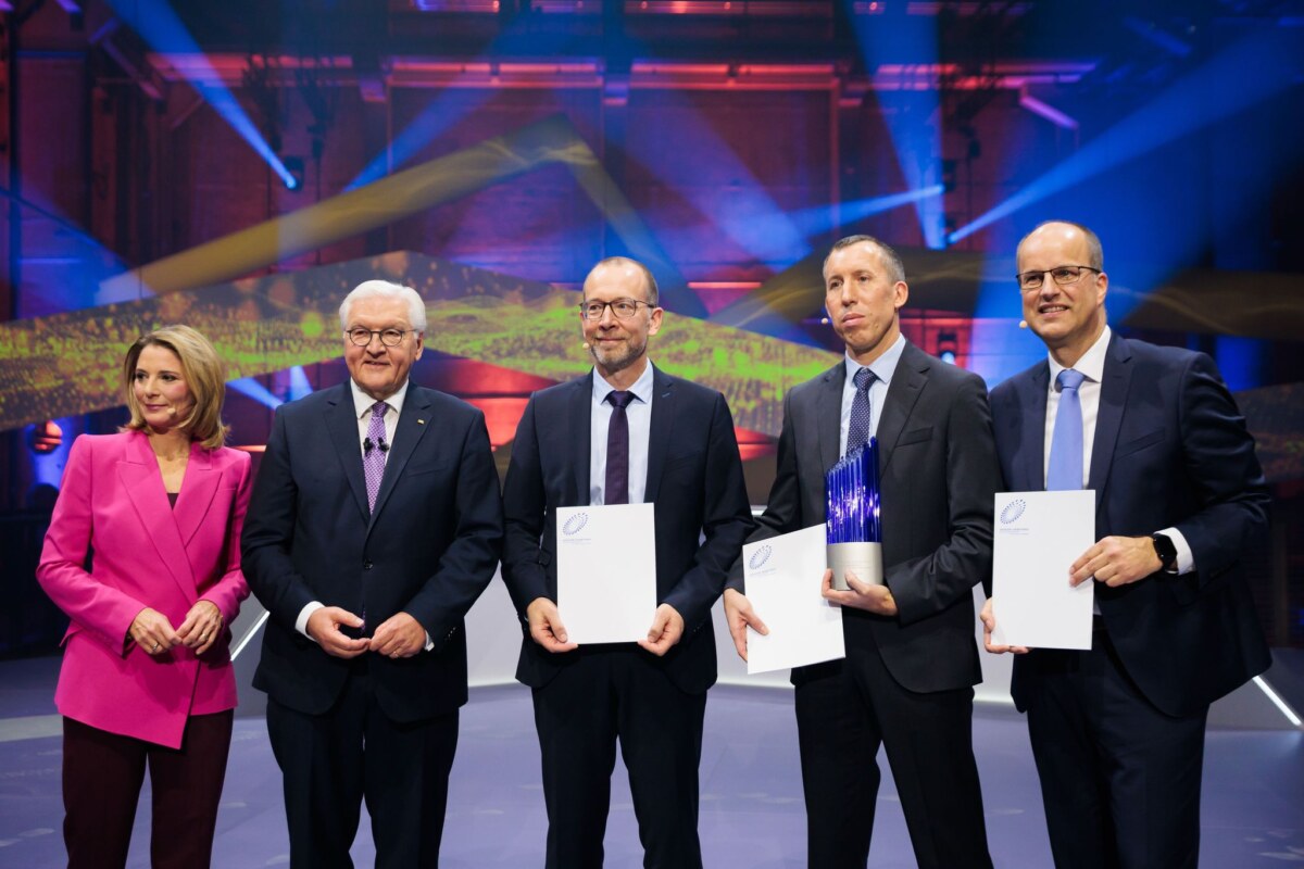 Verleihung des Deutschen Zukunftspreises 2025 Der Deutsche Zukunftspreis ging in diesem Jahr an das Team «Kraftpaket fürs Klima - Fernverkehr-Lkw mit Wasserstoff elektrisch betreiben.