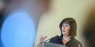 Sprembergs Bürgermeisterin erhält Zivilcourage-Preis Vor rund vier Monaten schrieb Sprembergs Bürgermeisterin Christine Herntier einen Brandbrief gegen Rechts. (Archivbild)