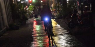 Die Polizei rät Radfahrern zu heller, reflektierender Kleidung. (Symbolbild)
