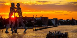 Lärm durch Partyboote: nur vereinzelt hohe Bußgelder Die Lärmbelästigung durch Partyboote auf der Spree in Berlin hat im Südosten zugenommen. (Archivfoto)