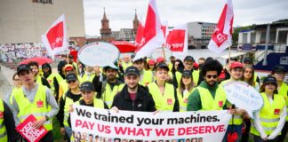 Einigung im Streit um Stellenabbau bei Tiktok Immer wieder haben in den vergangenen Monaten Tiktok-Beschäftigte in Berlin gegen den geplanten Stellenabbau demonstriert. (Archivbild)